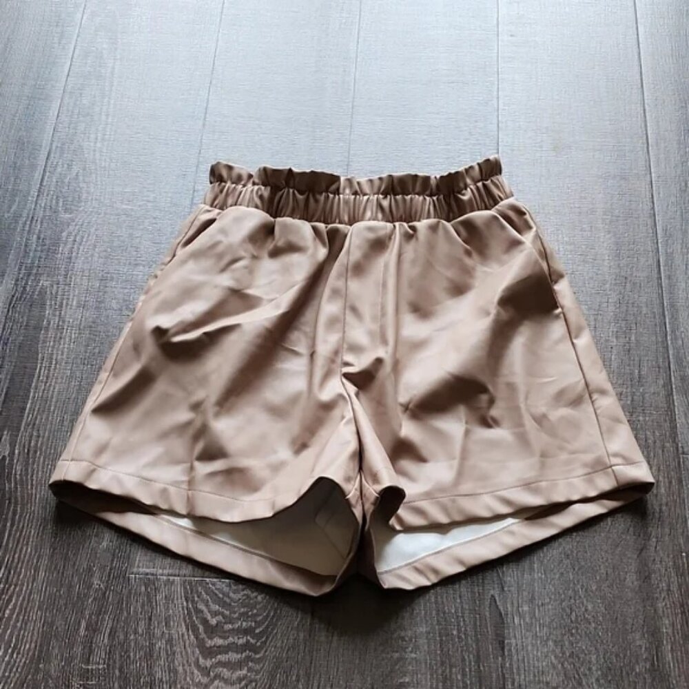 🍁 BB Dakota faux leather Shorts 🍁